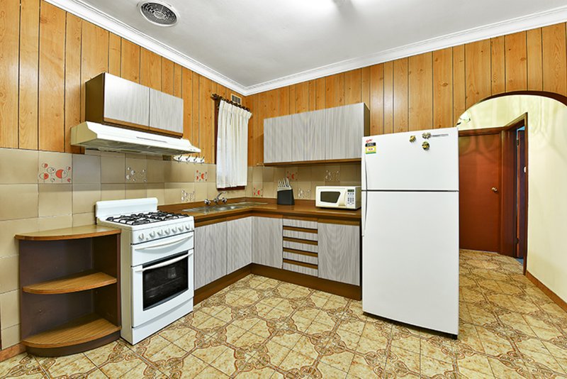 Photo - 39 Peterson Avenue, Coburg North VIC 3058 - Image 3