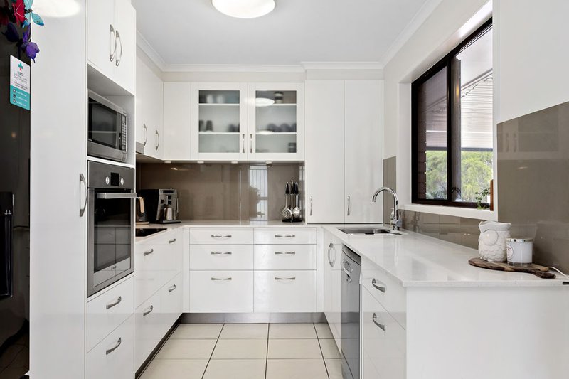 Photo - 39 Pimelea Street, Everton Hills QLD 4053 - Image 3