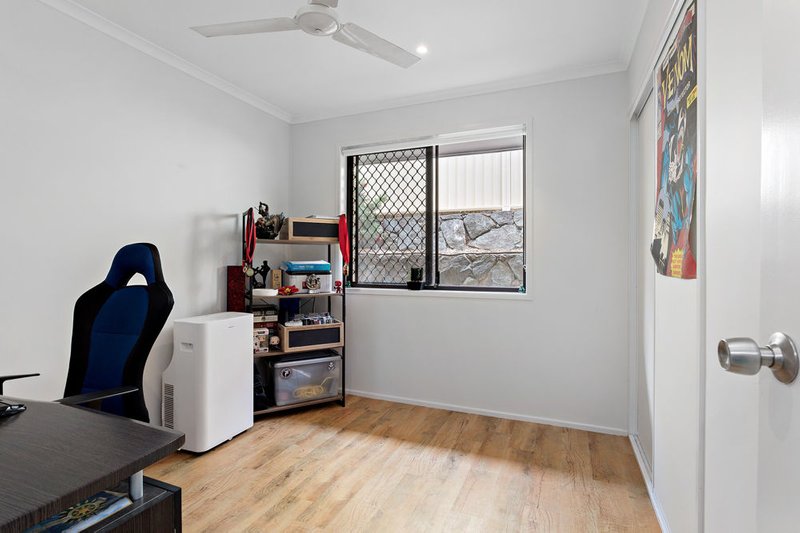 Photo - 39 Pimelea Street, Everton Hills QLD 4053 - Image 8