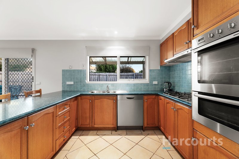 Photo - 39 Ponsford Avenue, Wantirna South VIC 3152 - Image 3