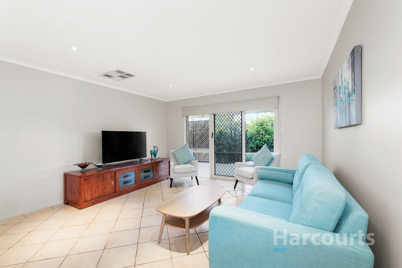 Photo - 39 Ponsford Avenue, Wantirna South VIC 3152 - Image 6