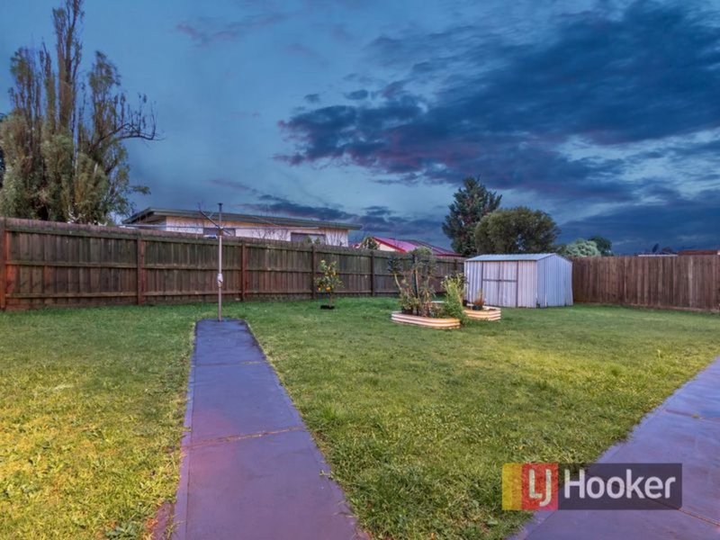 Photo - 39 Pound Road, Hampton Park VIC 3976 - Image 13