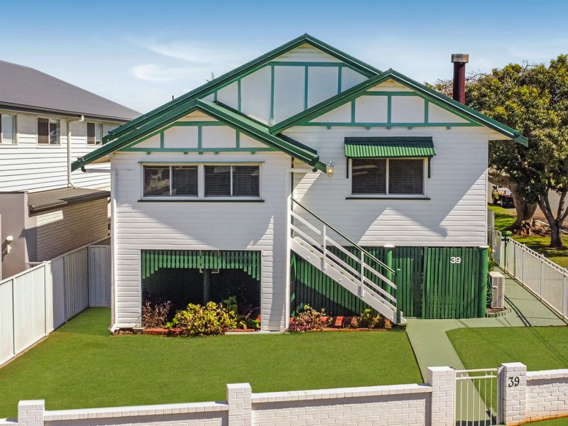 Photo - 39 Prince Edward Parade, Redcliffe QLD 4020 - Image 2