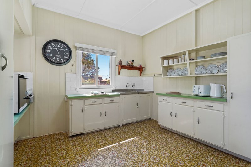 Photo - 39 Prince Edward Parade, Redcliffe QLD 4020 - Image 9