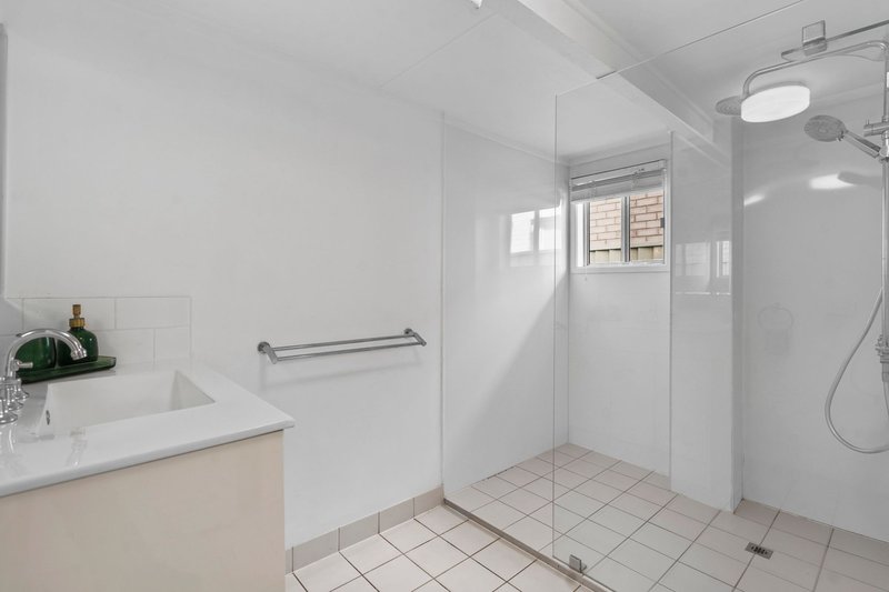 Photo - 39 Prince Edward Parade, Redcliffe QLD 4020 - Image 23