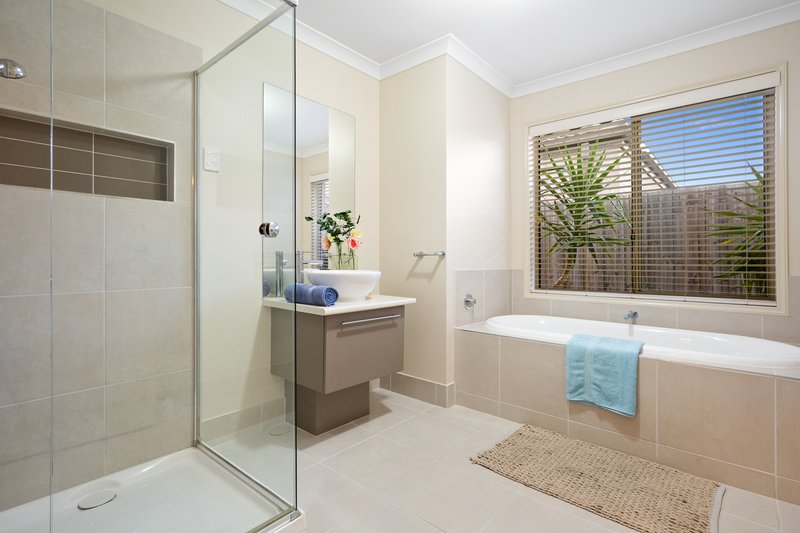 Photo - 39 Resort Boulevard, Doreen VIC 3754 - Image 12