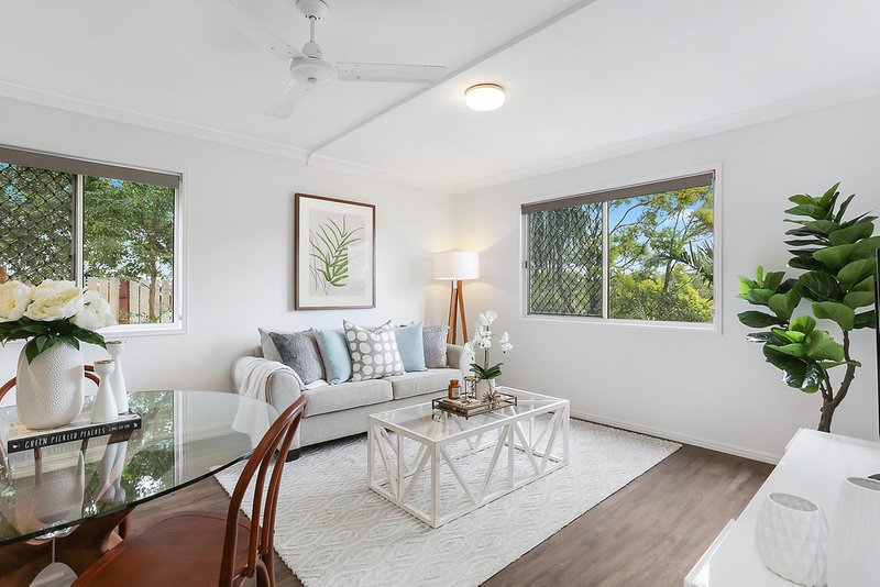 Photo - 39 Roseglen Street, Greenslopes QLD 4120 - Image 9