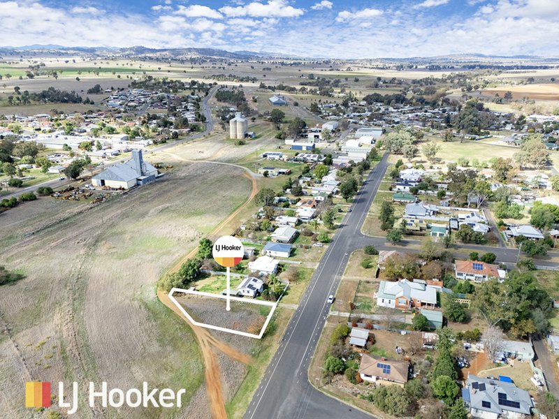 Photo - 39 Rowan Street, Manilla NSW 2346 - Image 3