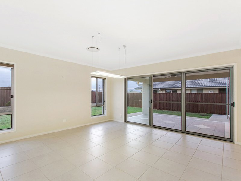 Photo - 39 Rushcutter Avenue, Oxenford QLD 4210 - Image 7