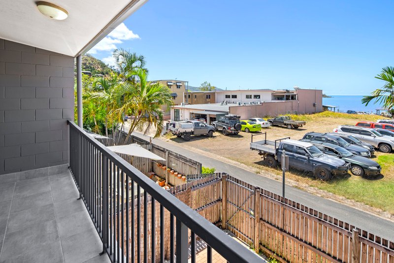 Photo - 3/9 Salmon Street, Cannonvale QLD 4802 - Image 2