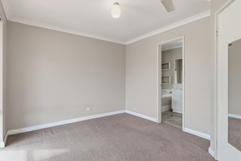 Photo - 39 Sarah Ann Crescent, Warnbro WA 6169 - Image 8