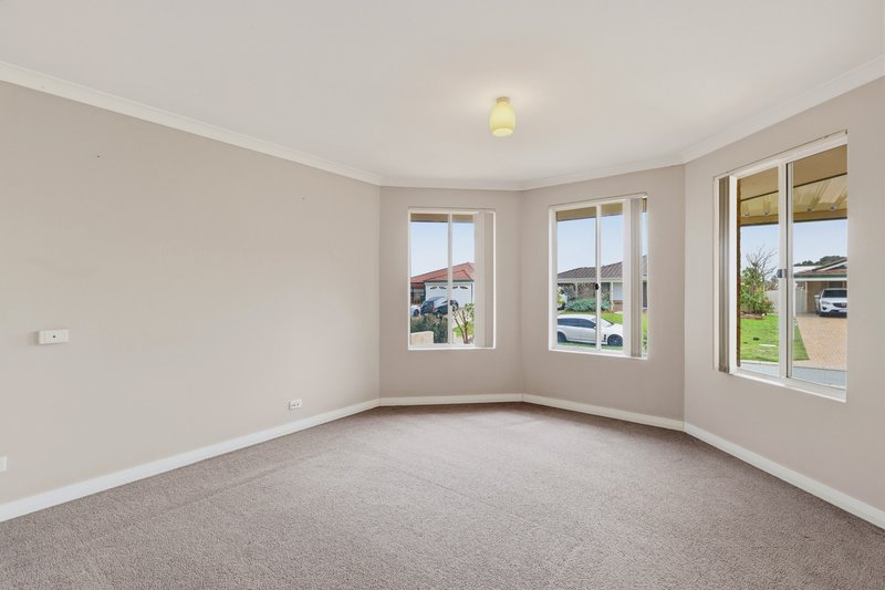 Photo - 39 Sarah Ann Crescent, Warnbro WA 6169 - Image 9