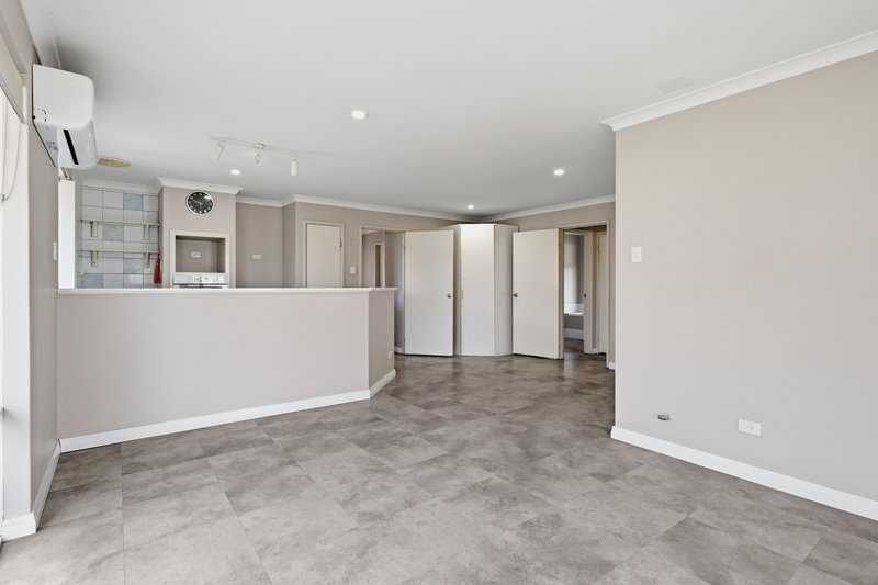 Photo - 39 Sarah Ann Crescent, Warnbro WA 6169 - Image 10