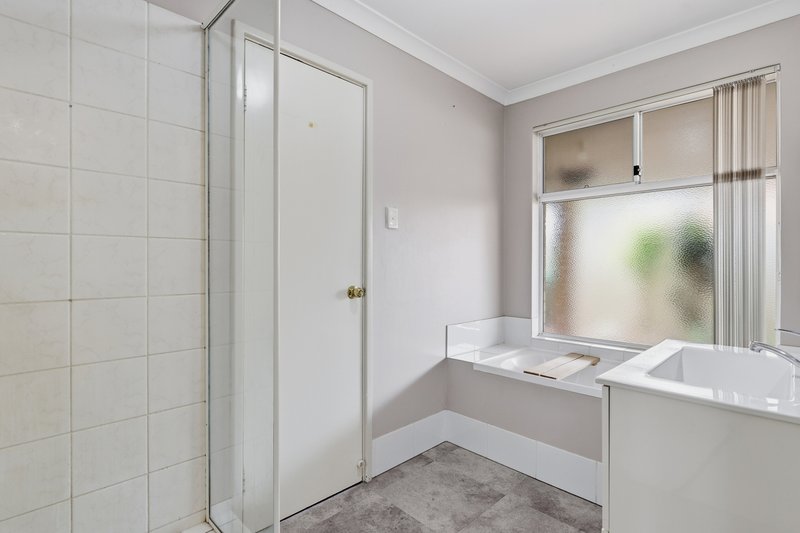 Photo - 39 Sarah Ann Crescent, Warnbro WA 6169 - Image 17