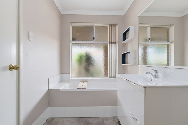 Photo - 39 Sarah Ann Crescent, Warnbro WA 6169 - Image 18