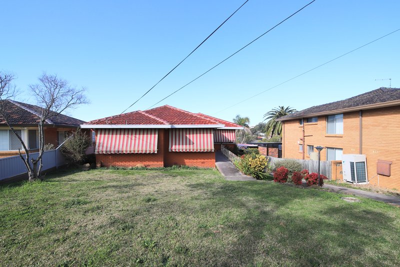 Photo - 39 Saric Avenue, Georges Hall NSW 2198 - Image 1
