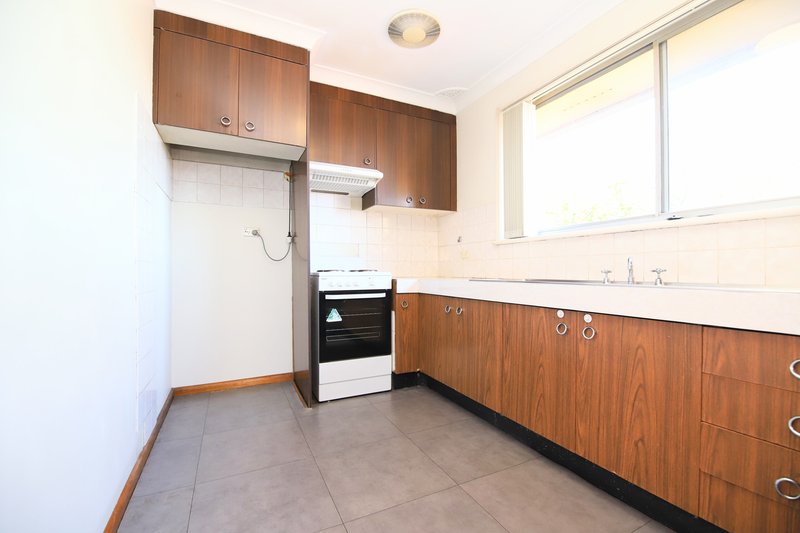 Photo - 39 Saric Avenue, Georges Hall NSW 2198 - Image 3