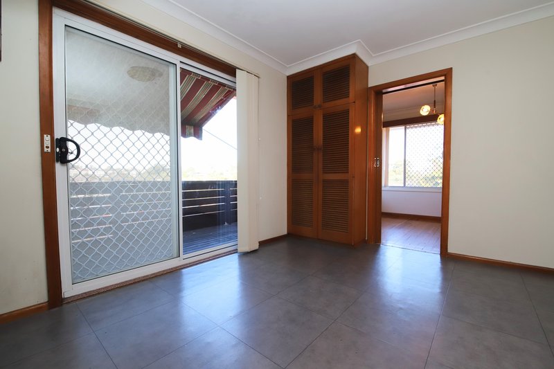 Photo - 39 Saric Avenue, Georges Hall NSW 2198 - Image 7