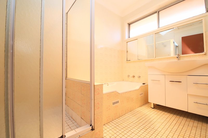 Photo - 39 Saric Avenue, Georges Hall NSW 2198 - Image 8