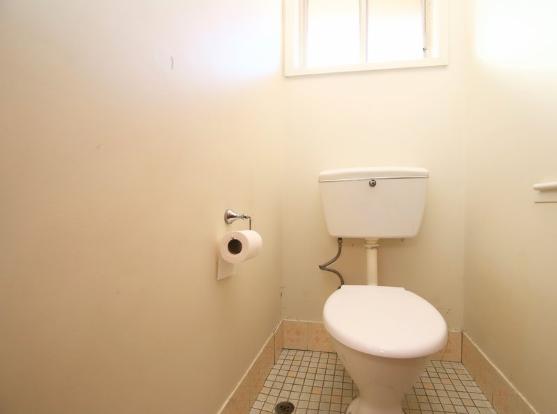 Photo - 39 Saric Avenue, Georges Hall NSW 2198 - Image 9