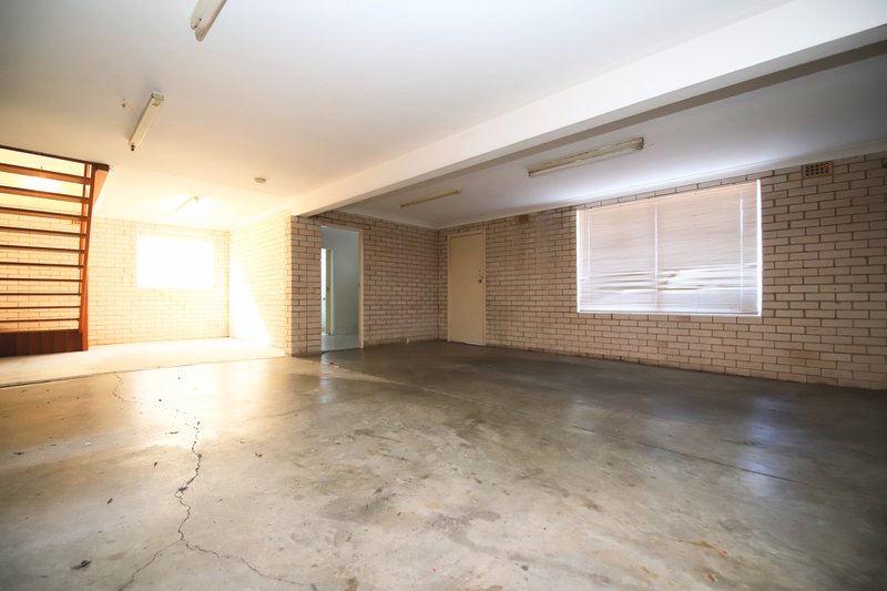Photo - 39 Saric Avenue, Georges Hall NSW 2198 - Image 12