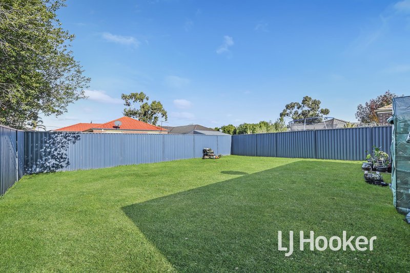 Photo - 39 Scarlet Crescent, Pakenham VIC 3810 - Image 11