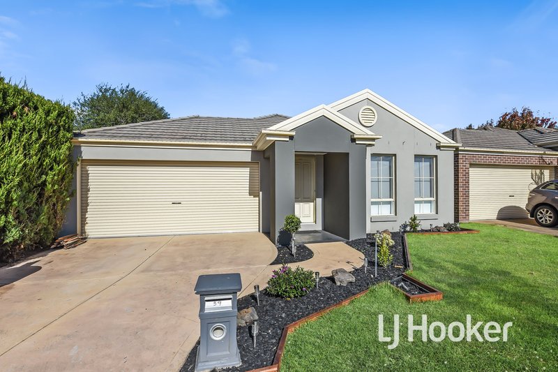 Photo - 39 Scarlet Crescent, Pakenham VIC 3810 - Image 12