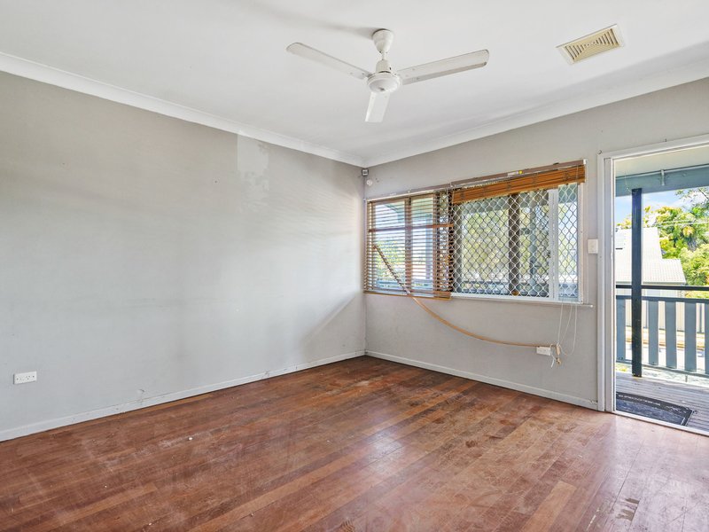 Photo - 39 Shakespeare Parade, Strathpine QLD 4500 - Image 4