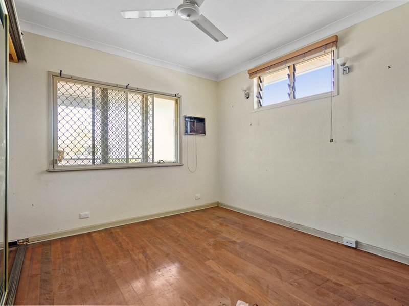 Photo - 39 Shakespeare Parade, Strathpine QLD 4500 - Image 6