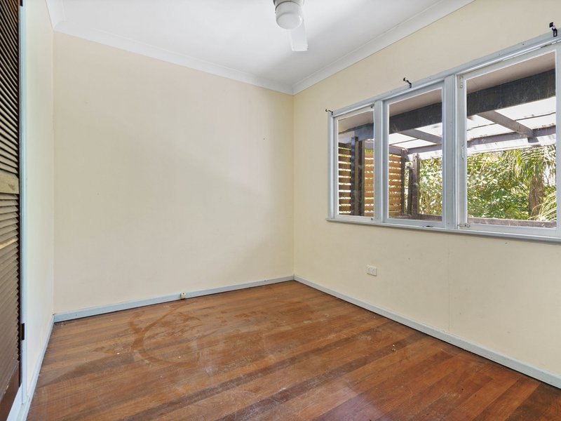 Photo - 39 Shakespeare Parade, Strathpine QLD 4500 - Image 8