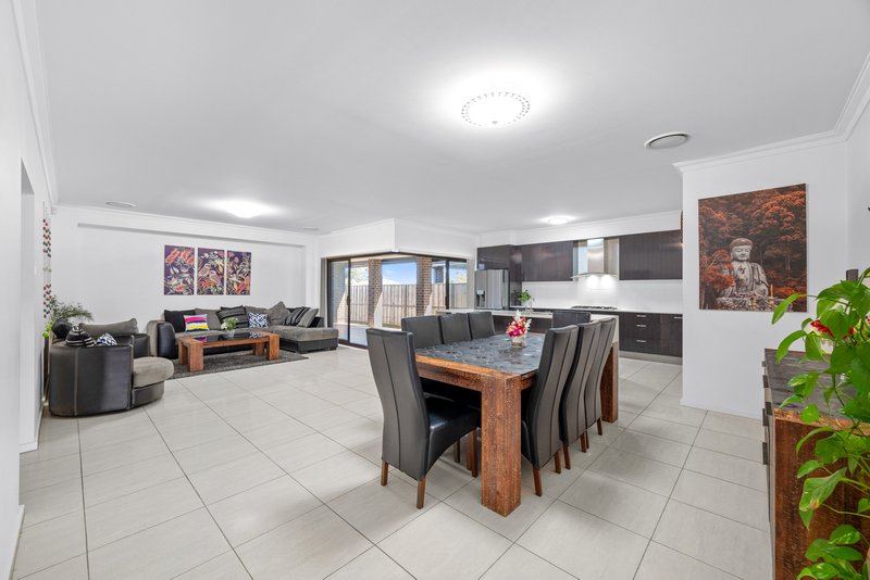 Photo - 39 Shale Hill Drive, Glenmore Park NSW 2745 - Image 3