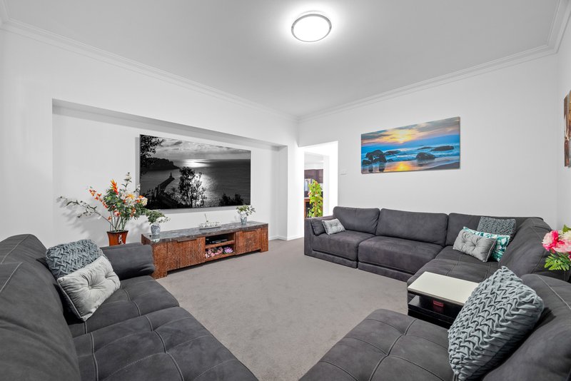 Photo - 39 Shale Hill Drive, Glenmore Park NSW 2745 - Image 5