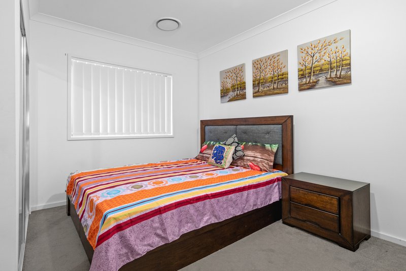 Photo - 39 Shale Hill Drive, Glenmore Park NSW 2745 - Image 7