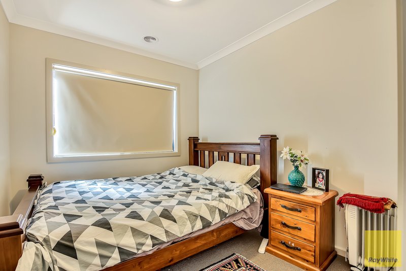 Photo - 39 Sissinghurst Street, Truganina VIC 3029 - Image 5