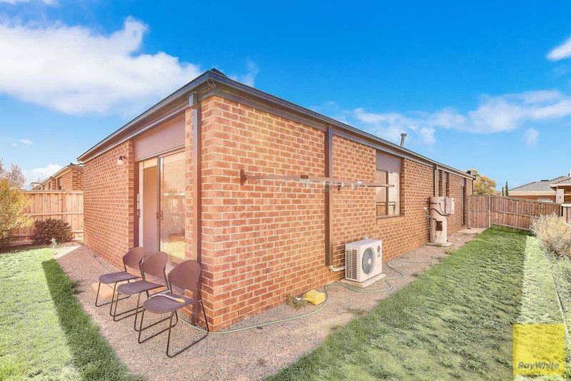 Photo - 39 Sissinghurst Street, Truganina VIC 3029 - Image 11