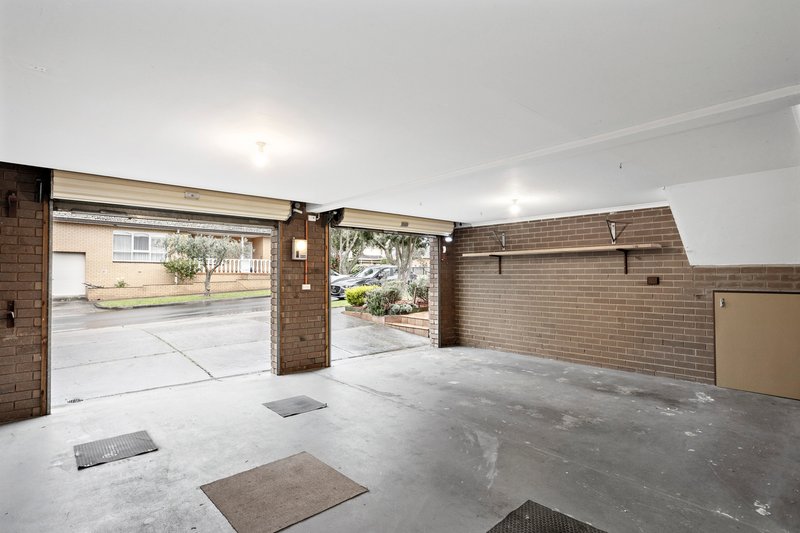 Photo - 39 Snowdon Drive, Cheltenham VIC 3192 - Image 10