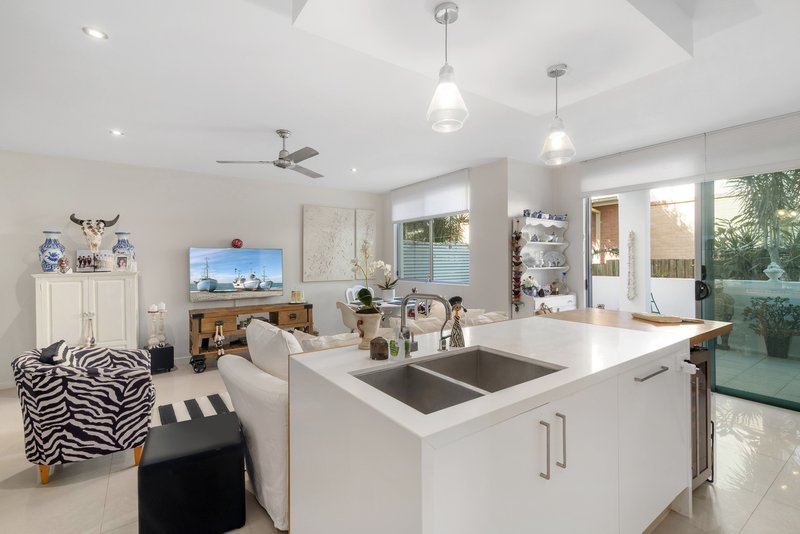 Photo - 3/9 South Street, Coolangatta QLD 4225 - Image 2