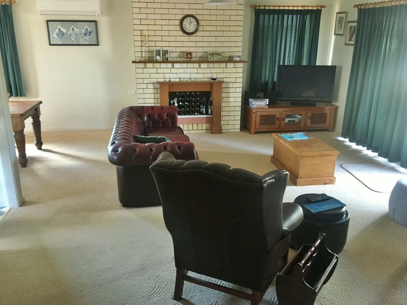 Photo - 39 South Street, Wondai QLD 4606 - Image 2