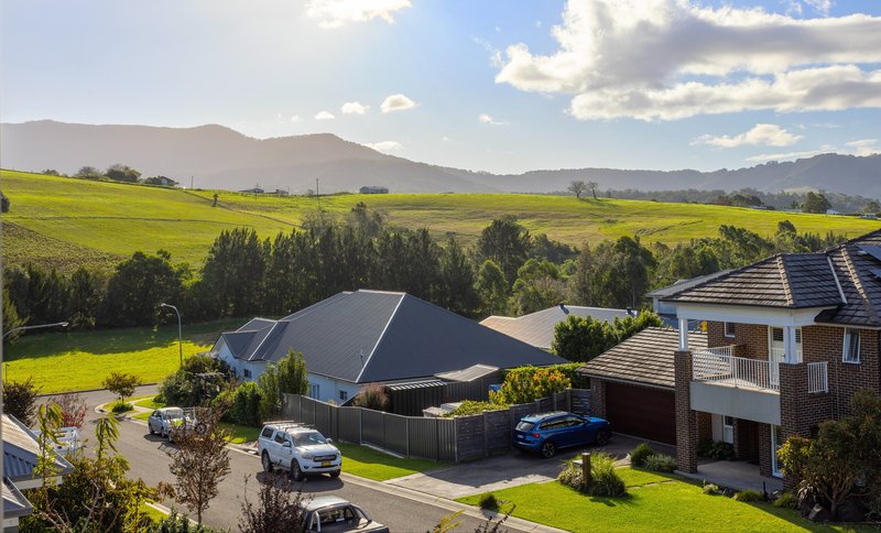 Photo - 39 Sproule Crescent, Jamberoo NSW 2533 - Image 2