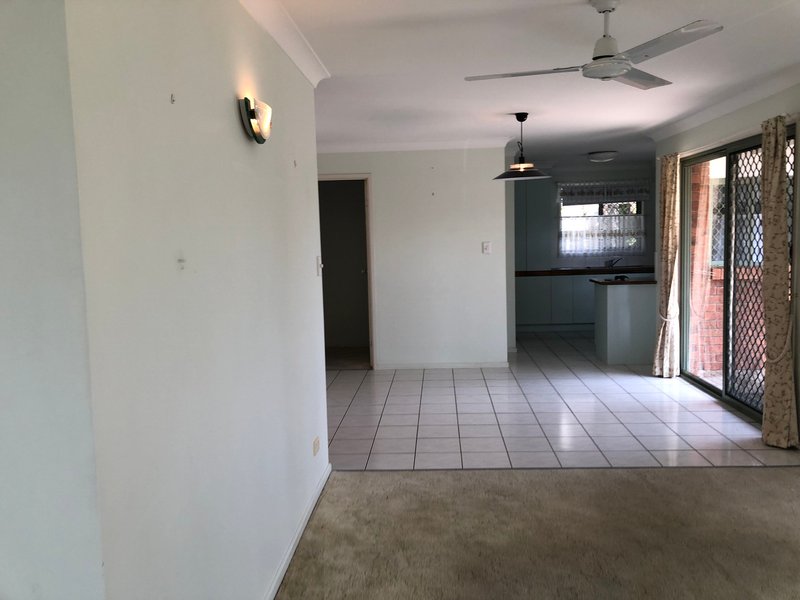 Photo - 39 St Andrews Drive, Pialba QLD 4655 - Image 5