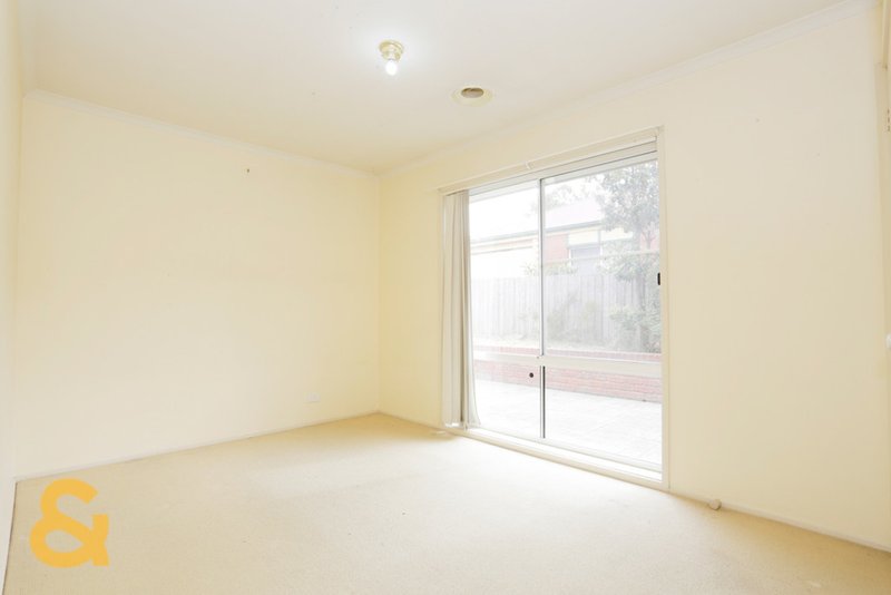 Photo - 39 St Clair Boulevard, Roxburgh Park VIC 3064 - Image 8