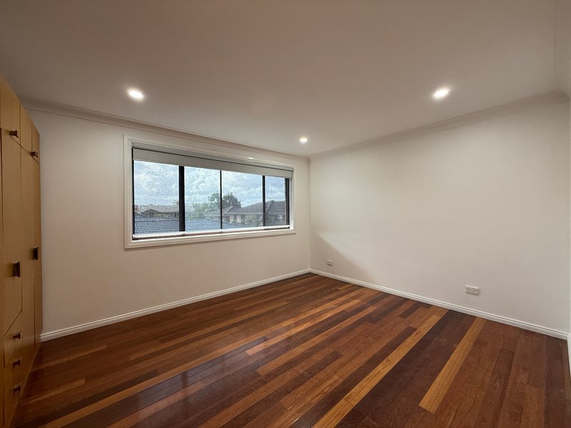 Photo - 39 Stanbrook Street, Fairfield Heights NSW 2165 - Image 11