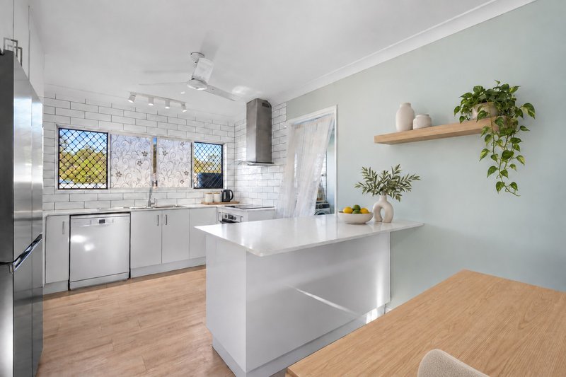 Photo - 39 Starling Street, Loganlea QLD 4131 - Image 2