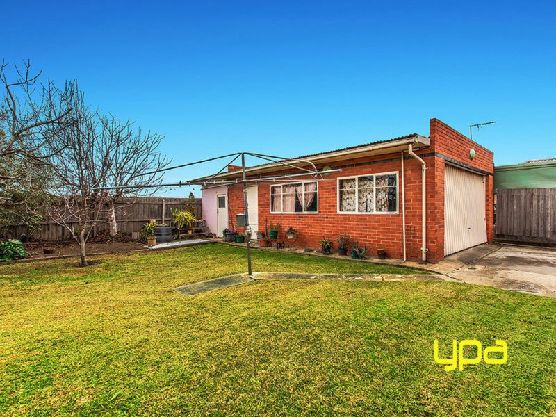 Photo - 39 Stradbroke Drive, St Albans VIC 3021 - Image 9