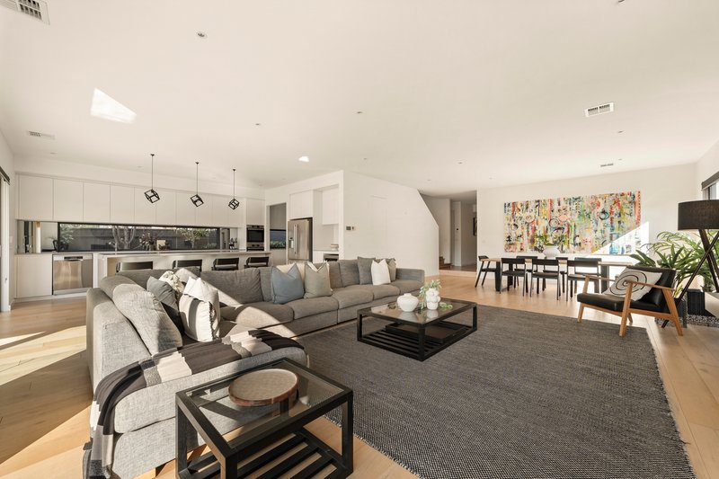 Photo - 39 Stuart Avenue, Cheltenham VIC 3192 - Image 2