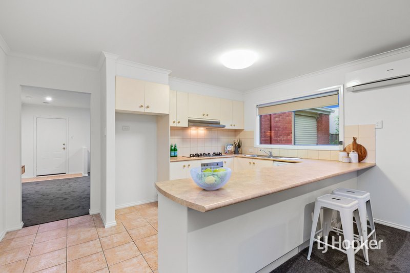 Photo - 39 Sumner Crescent, Point Cook VIC 3030 - Image 4