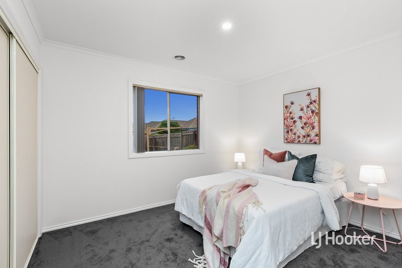 Photo - 39 Sumner Crescent, Point Cook VIC 3030 - Image 10