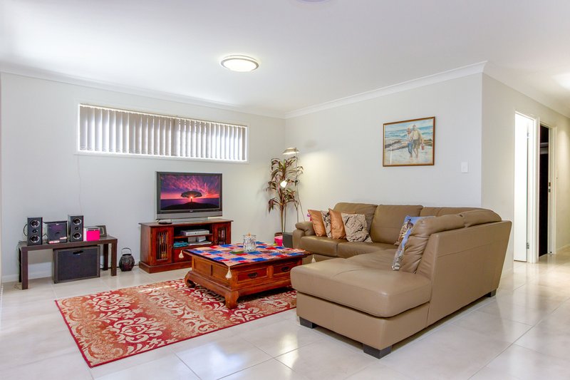 Photo - 39 Sunningdale Avenue, Rochedale South QLD 4123 - Image 5