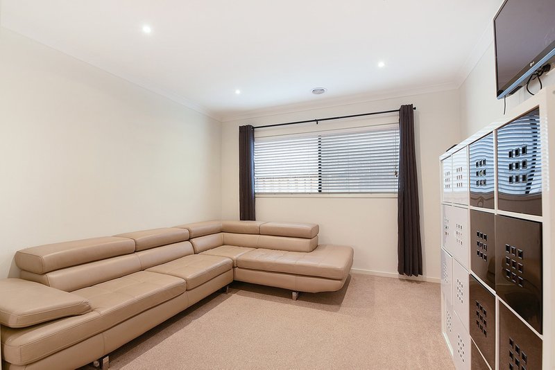 Photo - 39 Tideswell Street, Clyde North VIC 3978 - Image 9