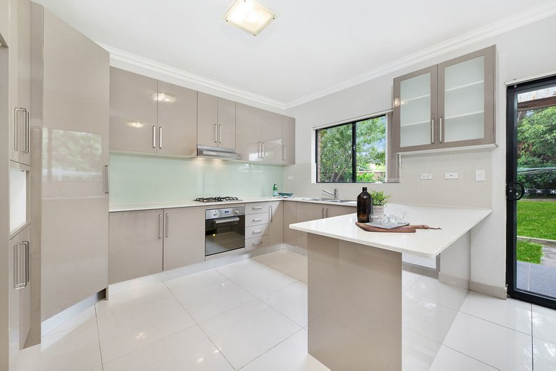 Photo - 39 Tompson Road, Revesby NSW 2212 - Image 4